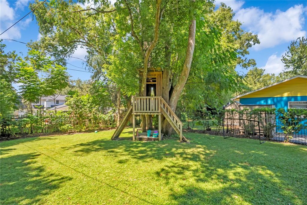 Image 25 of property listing at 628 FOREST STREET, Windermere, FL 34786