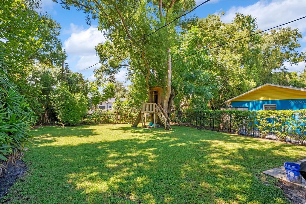 Image 26 of property listing at 628 FOREST STREET, Windermere, FL 34786
