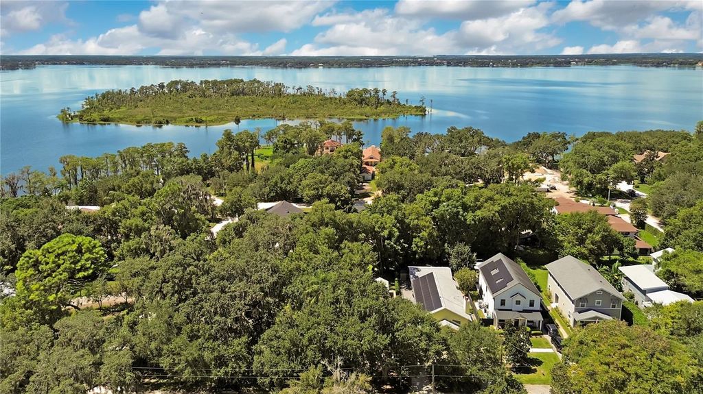 Image 28 of property listing at 628 FOREST STREET, Windermere, FL 34786