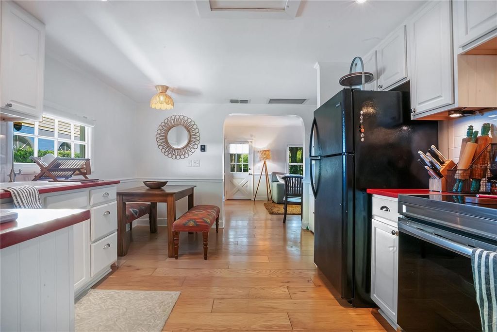 Image 6 of property listing at 628 FOREST STREET, Windermere, FL 34786