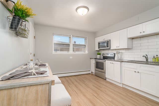 38 S Kensington Avenue 06, La Grange, IL 60525