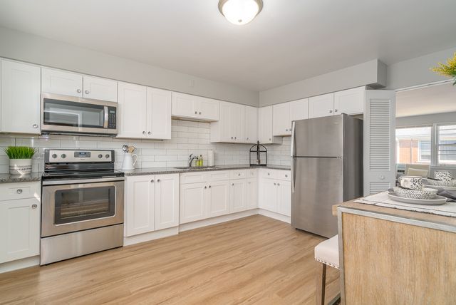 38 S Kensington Avenue 06, La Grange, IL 60525