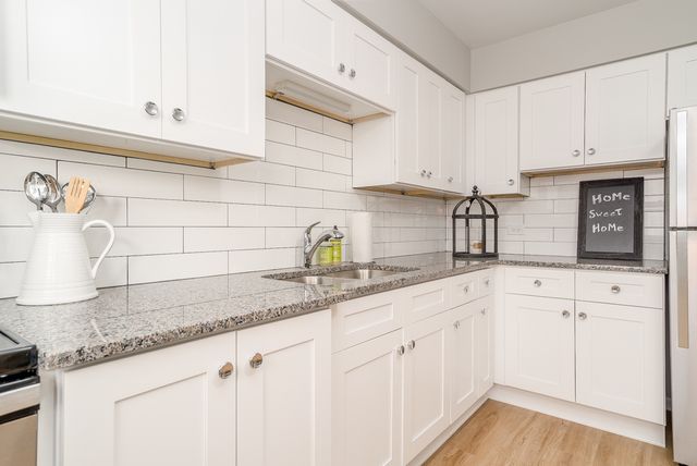 38 S Kensington Avenue 06, La Grange, IL 60525