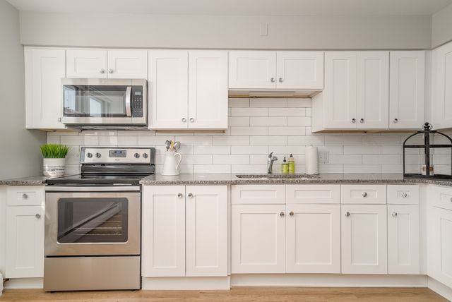 38 S Kensington Avenue 06, La Grange, IL 60525