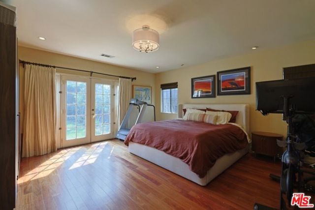 4722 Ventura Canyon Avenue, Sherman Oaks, CA 91423