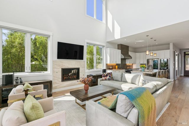 4990 Lakepointe Cir, Santa Rosa, CA 95403