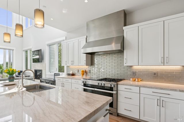 4990 Lakepointe Cir, Santa Rosa, CA 95403