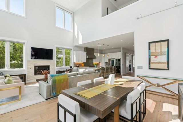 4990 Lakepointe Cir, Santa Rosa, CA 95403