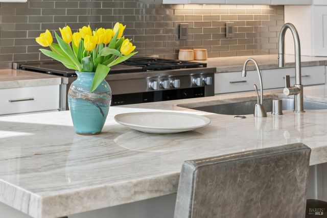 4990 Lakepointe Cir, Santa Rosa, CA 95403