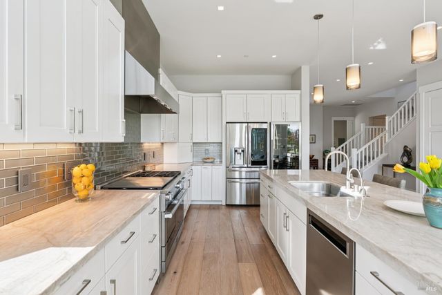 4990 Lakepointe Cir, Santa Rosa, CA 95403