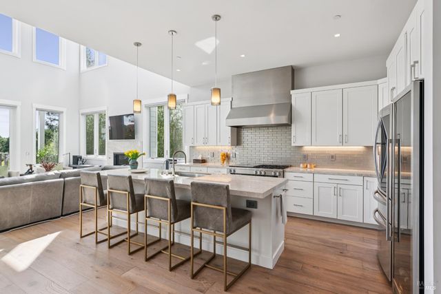 4990 Lakepointe Cir, Santa Rosa, CA 95403