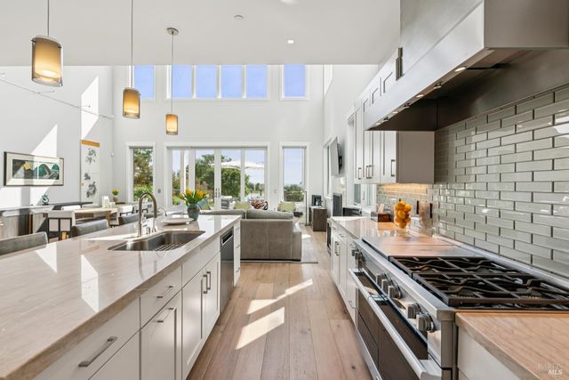 4990 Lakepointe Cir, Santa Rosa, CA 95403