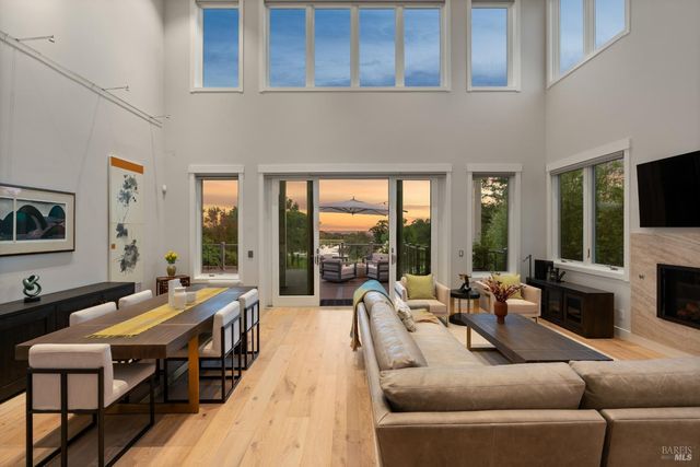 4990 Lakepointe Cir, Santa Rosa, CA 95403