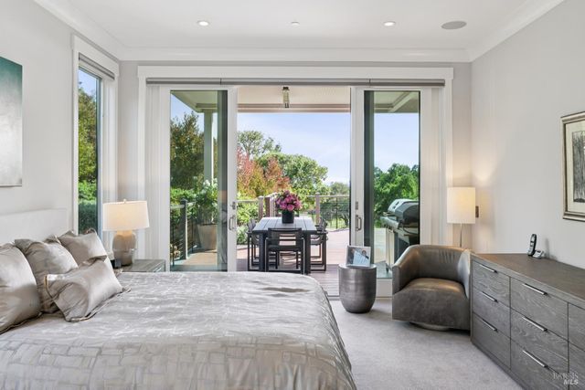 4990 Lakepointe Cir, Santa Rosa, CA 95403