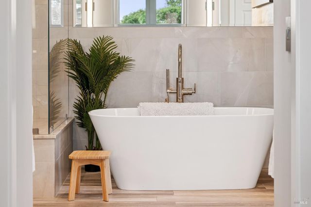 4990 Lakepointe Cir, Santa Rosa, CA 95403