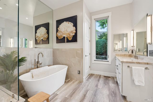 4990 Lakepointe Cir, Santa Rosa, CA 95403