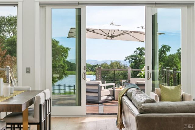 4990 Lakepointe Cir, Santa Rosa, CA 95403