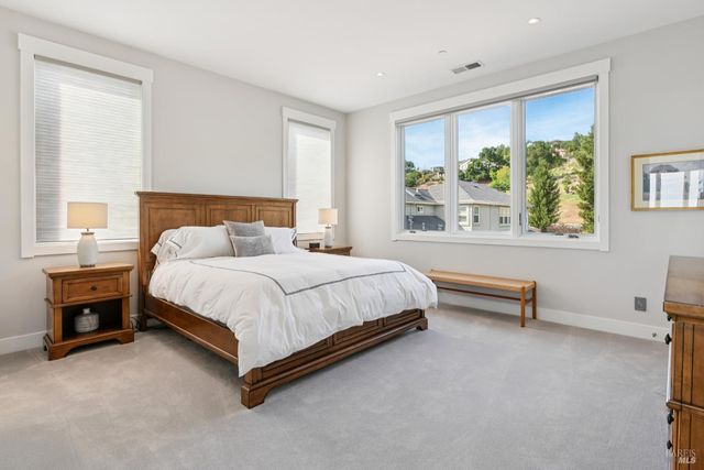 4990 Lakepointe Cir, Santa Rosa, CA 95403