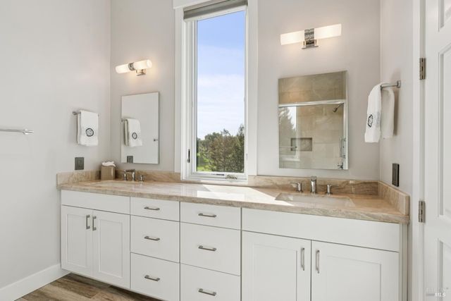 4990 Lakepointe Cir, Santa Rosa, CA 95403