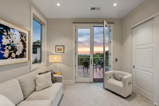 4990 Lakepointe Cir, Santa Rosa, CA 95403