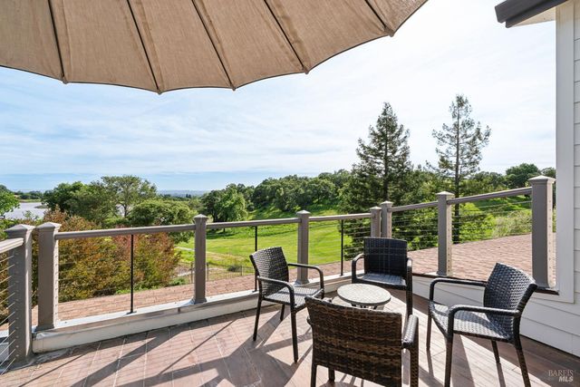4990 Lakepointe Cir, Santa Rosa, CA 95403