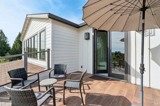 4990 Lakepointe Cir, Santa Rosa, CA 95403