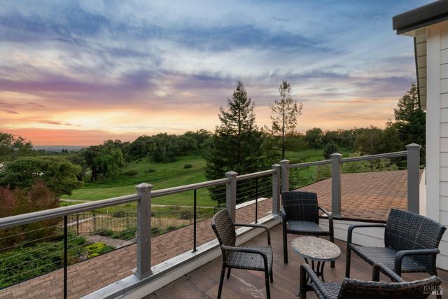 4990 Lakepointe Cir, Santa Rosa, CA 95403