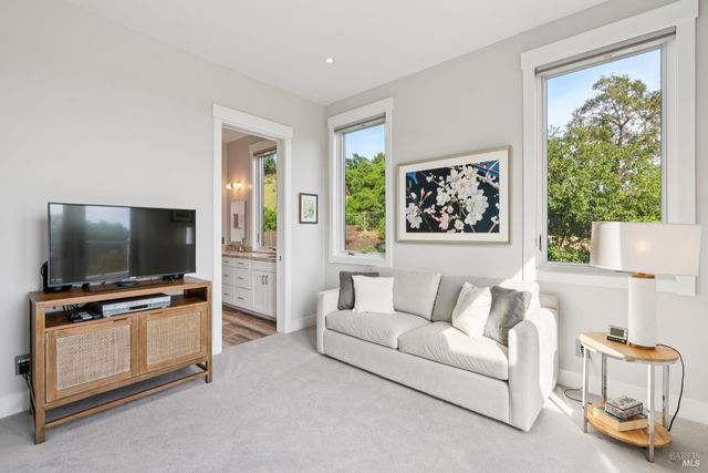 4990 Lakepointe Cir, Santa Rosa, CA 95403