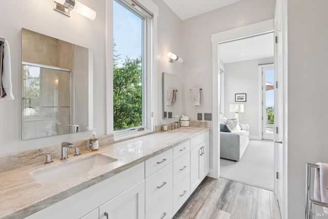 4990 Lakepointe Cir, Santa Rosa, CA 95403