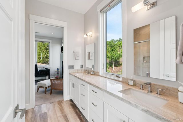 4990 Lakepointe Cir, Santa Rosa, CA 95403