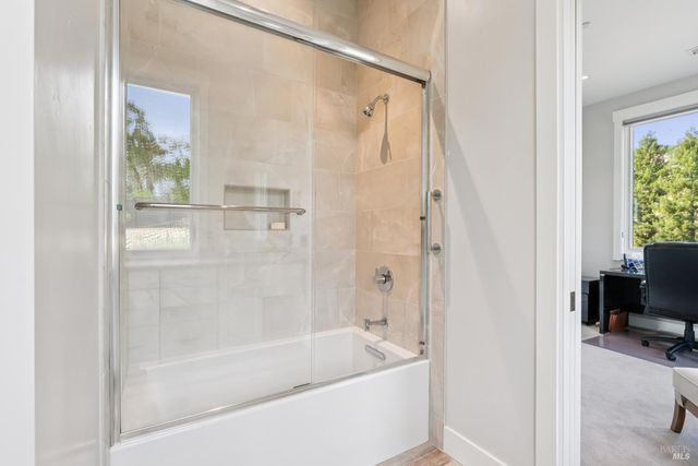 4990 Lakepointe Cir, Santa Rosa, CA 95403