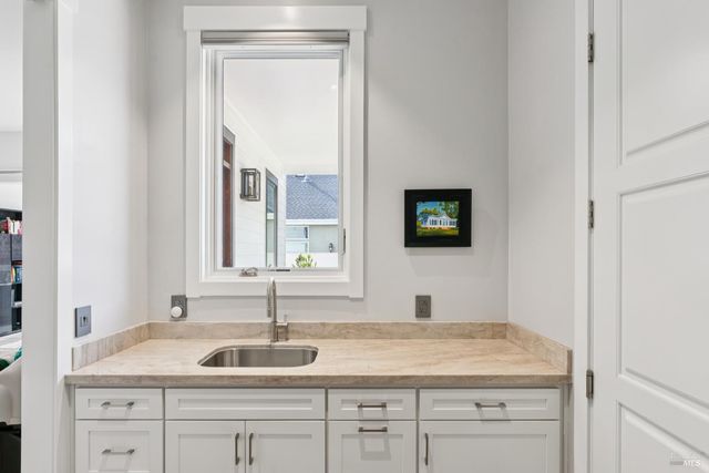 4990 Lakepointe Cir, Santa Rosa, CA 95403