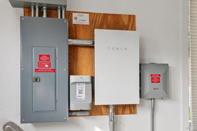 4990 Lakepointe Cir, Santa Rosa, CA 95403