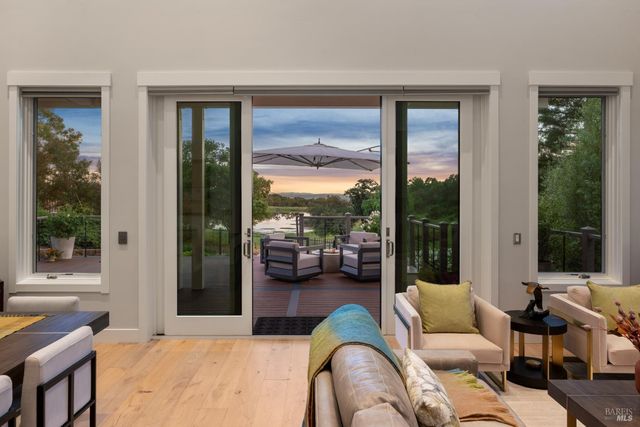 4990 Lakepointe Cir, Santa Rosa, CA 95403