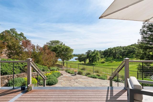 4990 Lakepointe Cir, Santa Rosa, CA 95403