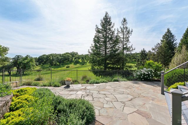 4990 Lakepointe Cir, Santa Rosa, CA 95403