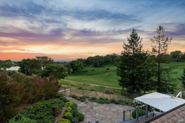 4990 Lakepointe Cir, Santa Rosa, CA 95403