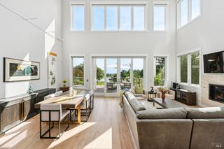 4990 Lakepointe Cir, Santa Rosa, CA 95403