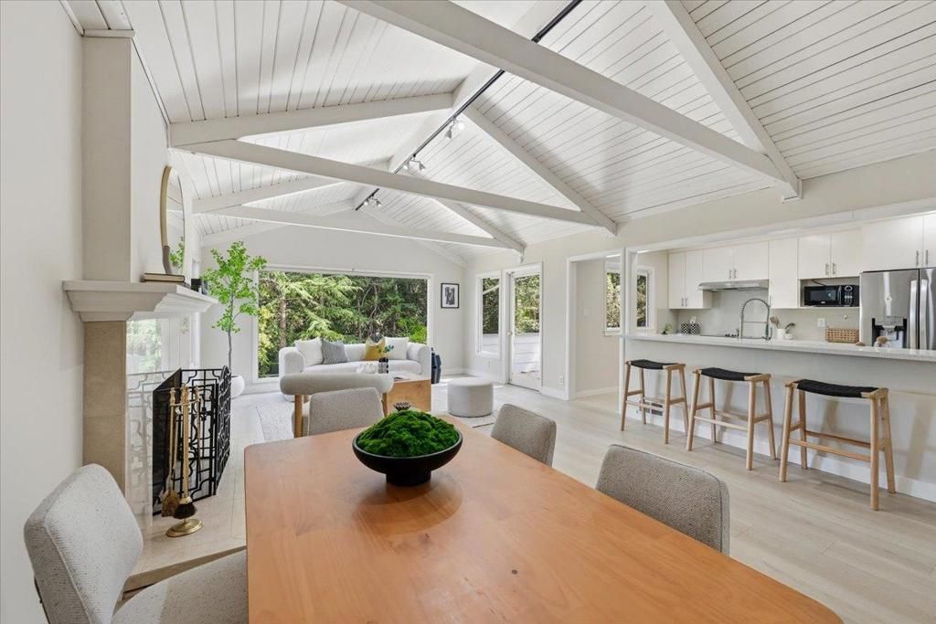 Image 10 of property listing at 6 Spring Valley Lane, Millbrae, CA 94030