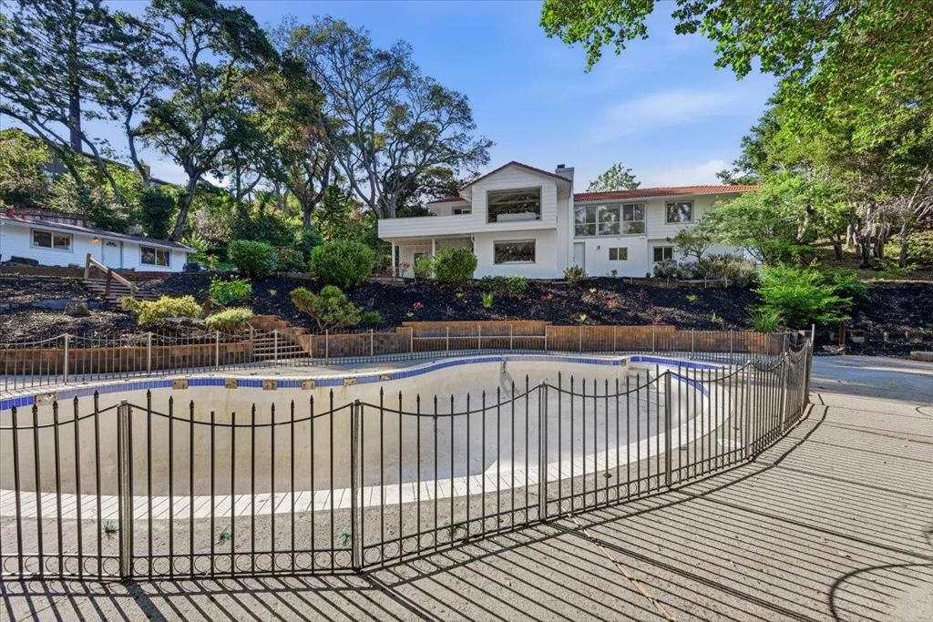 Image 106 of property listing at 6 Spring Valley Lane, Millbrae, CA 94030