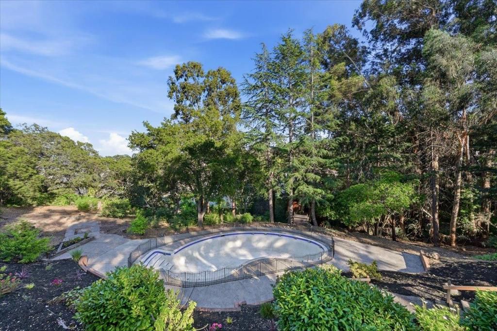 Image 109 of property listing at 6 Spring Valley Lane, Millbrae, CA 94030