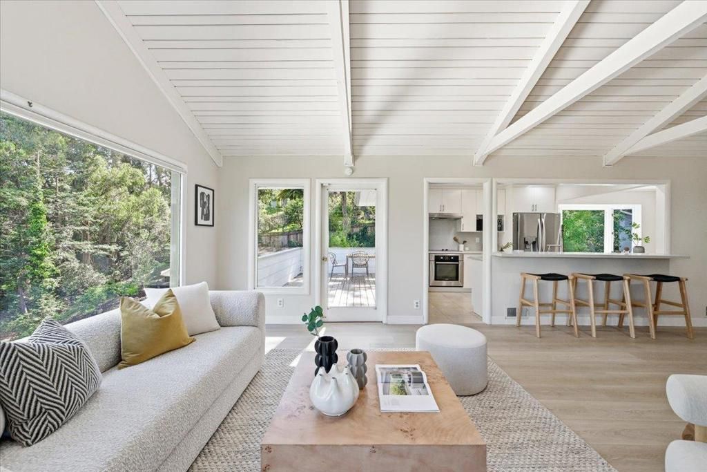 Image 11 of property listing at 6 Spring Valley Lane, Millbrae, CA 94030