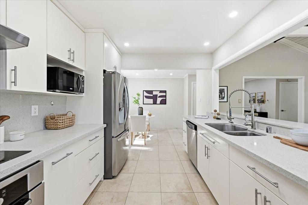 Image 17 of property listing at 6 Spring Valley Lane, Millbrae, CA 94030