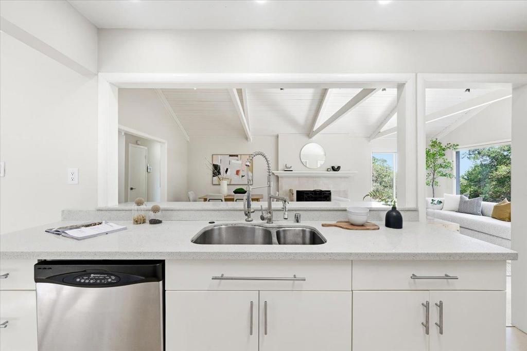 Image 18 of property listing at 6 Spring Valley Lane, Millbrae, CA 94030