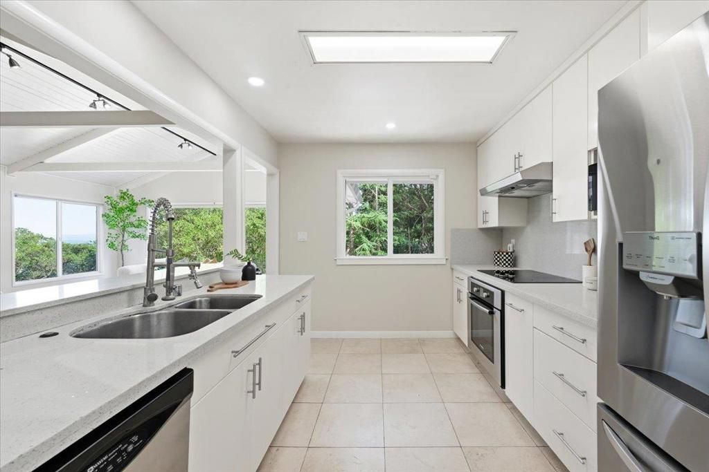 Image 19 of property listing at 6 Spring Valley Lane, Millbrae, CA 94030