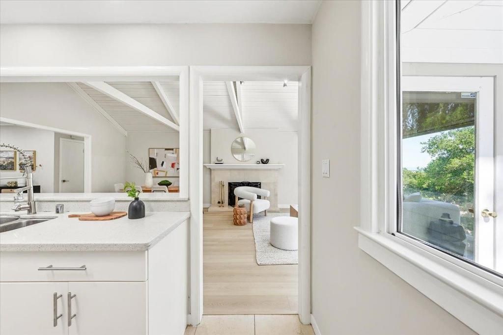 Image 23 of property listing at 6 Spring Valley Lane, Millbrae, CA 94030