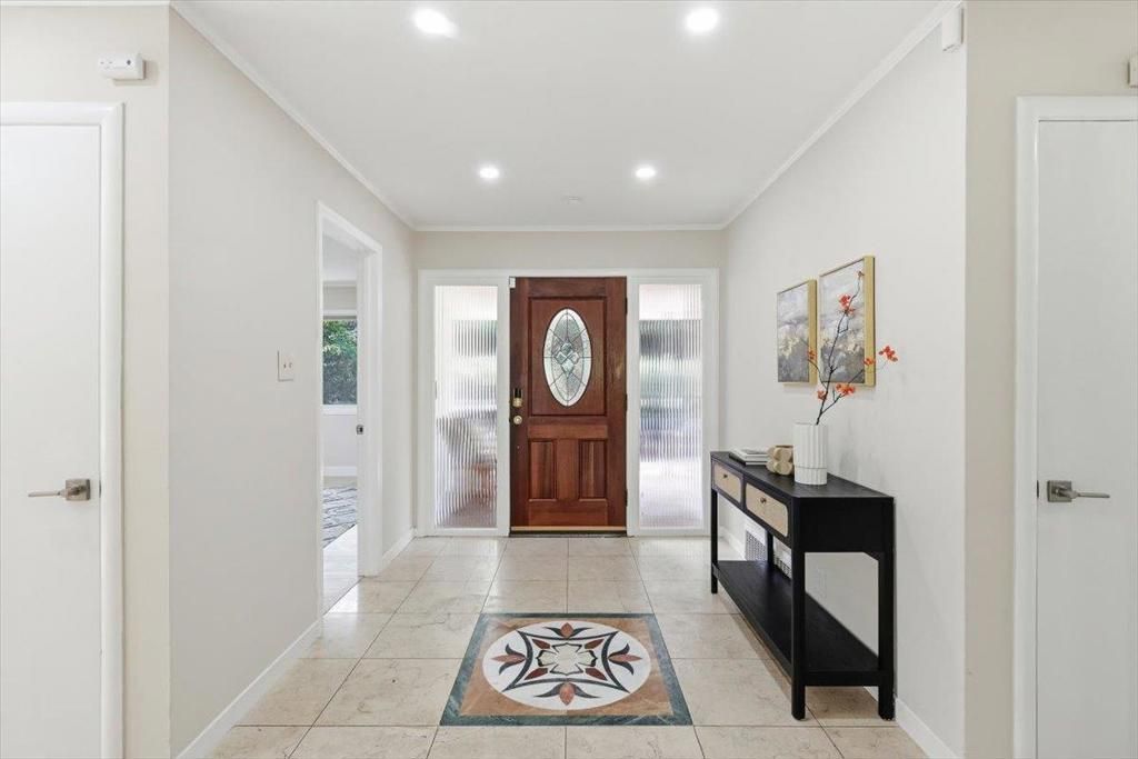 Image 4 of property listing at 6 Spring Valley Lane, Millbrae, CA 94030