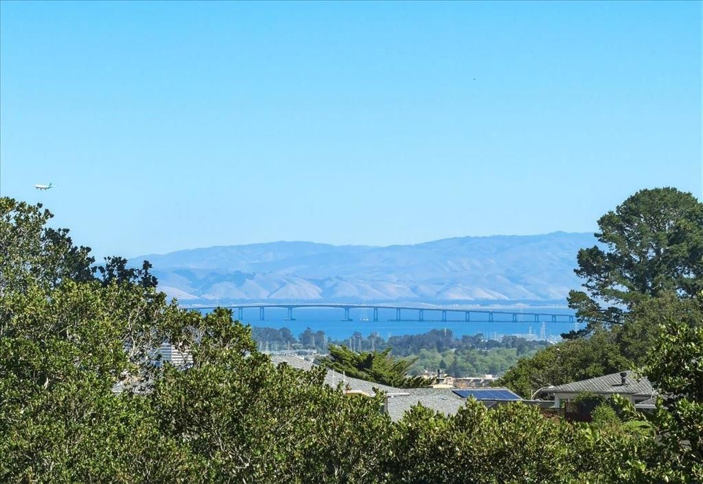 Image 7 of property listing at 6 Spring Valley Lane, Millbrae, CA 94030