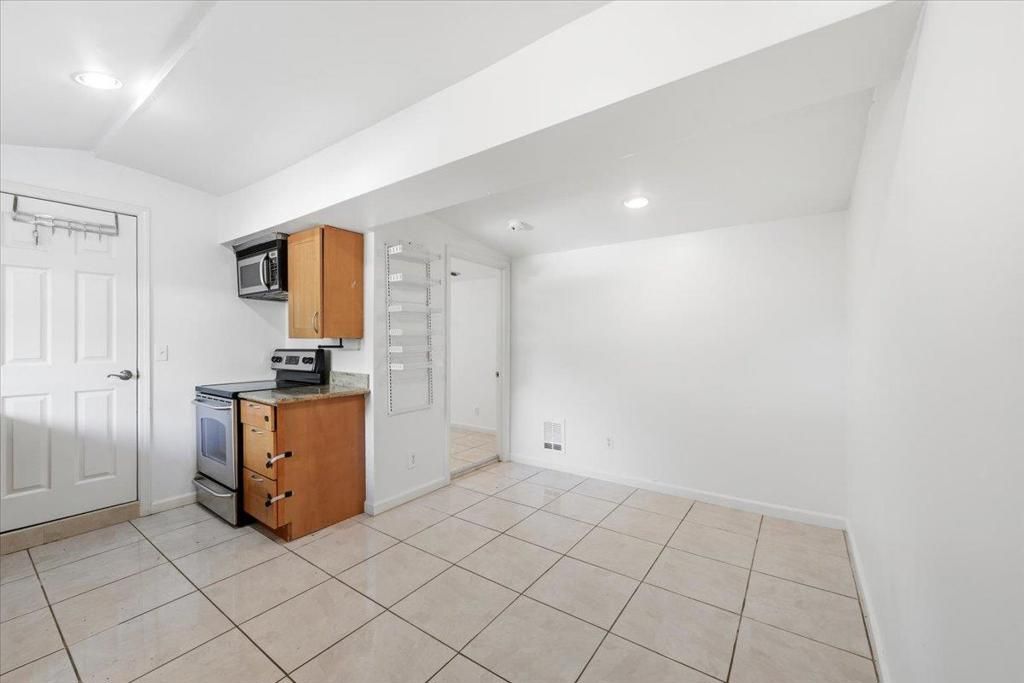 Image 81 of property listing at 6 Spring Valley Lane, Millbrae, CA 94030