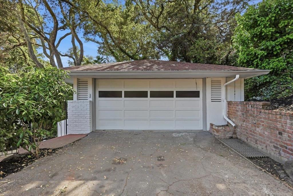 Image 94 of property listing at 6 Spring Valley Lane, Millbrae, CA 94030